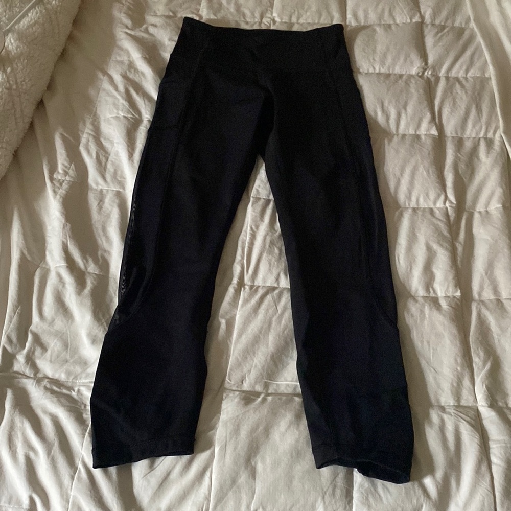 LuluLemon cropped leggings. Size 6.
